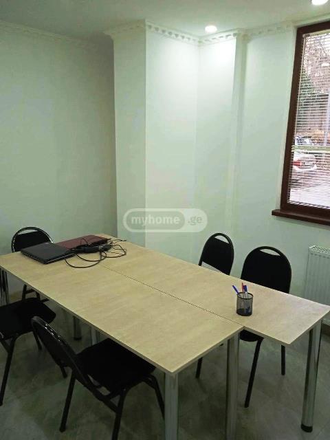 ქირავდება საოფისე ფართი საბურთალოზე