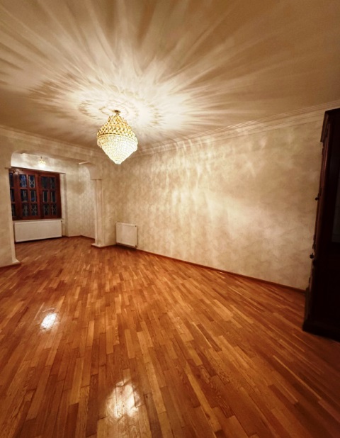 ქირავდება საოფისე ფართი საბურთალოზე