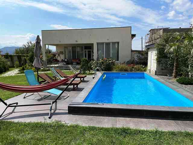 ქირავდება სახლი საგურამოში