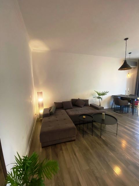 ქირავდება ბინა ვაკეში